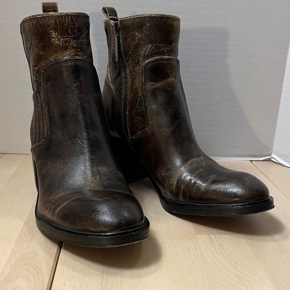 Donald J. Pliner Erryn Distressed Brown Leather Ankle Boots Women’s 8.5 Medium